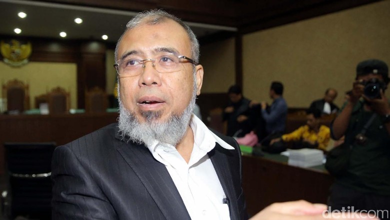 Dihukum 8 Tahun Bui, Patrialis Terbukti Terima Suap untuk Umrah Dihukum 8 Tahun Bui, Patrialis Terbukti Terima Suap untuk Umrah