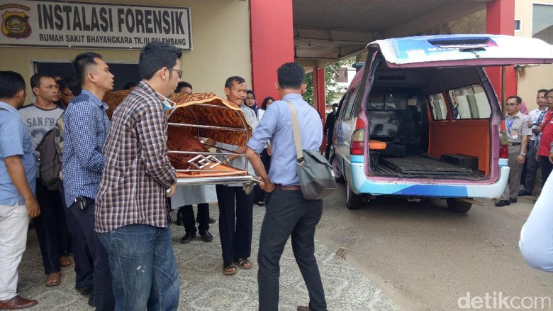 Mayat Pria Penuh Luka di Banyuasin Diduga Sopir Taksi Online Mayat Pria Penuh Luka di Banyuasin Diduga Sopir Taksi Online