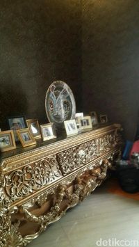 Interior rumah mewah bos first travel / 