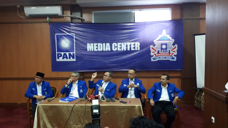 PAN Siap Usung Ridwan Kamil Asalkan Bima Arya Maju Cawagub PAN Siap Usung Ridwan Kamil Asalkan Bima Arya Maju Cawagub