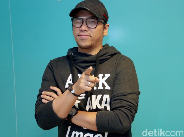 Tulang Rusuk Sammy Simorangkir untuk Sang Istri Tulang Rusuk Sammy Simorangkir untuk Sang Istri
