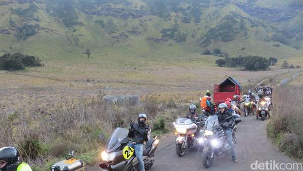 Motor Sempat Hisap Debu, Baiker Lanjutkan Perjalanan Motor Sempat Hisap Debu, Baiker Lanjutkan Perjalanan