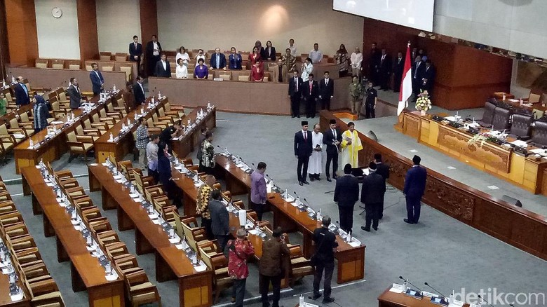 DPR Lantik Wasekjen PD Putu Supadma Pengganti Putu Sudiartana DPR Lantik Wasekjen PD Putu Supadma Pengganti Putu Sudiartana