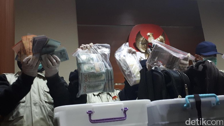 Ditanya soal Uang Suap, Dirjen Hubla Nonaktif: Duit dari Tuhan Ditanya soal Uang Suap, Dirjen Hubla Nonaktif: Duit dari Tuhan