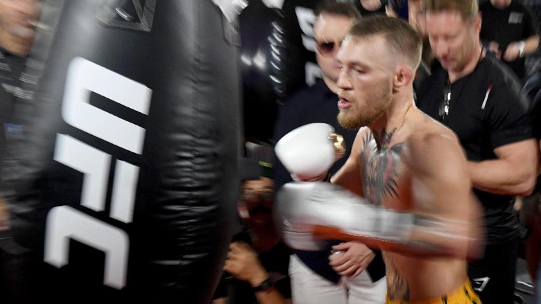 Tak Bisa Menyikut, Tendang, dan Piting, McGregor Mau Apa di Atas Ring? Tak Bisa Menyikut, Tendang, dan Piting, McGregor Mau Apa di Atas Ring?