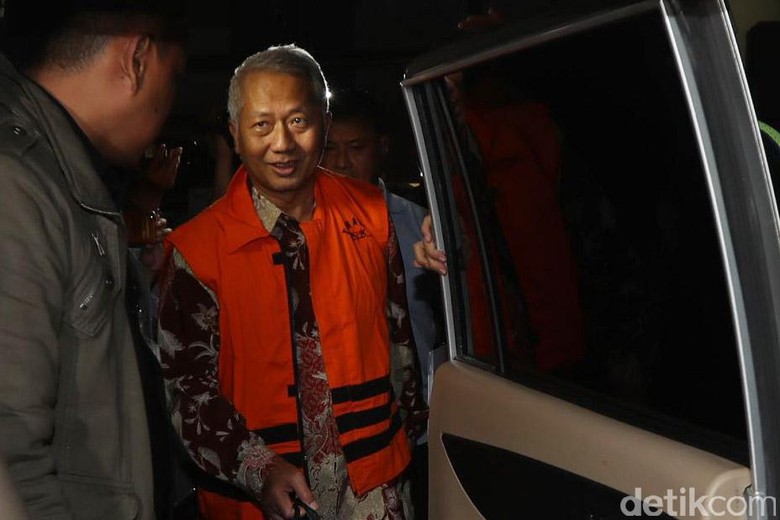 Suap Dirjen Hubla, Uang Miliaran untuk Operasional Kegiatan Sosial Suap Dirjen Hubla, Uang Miliaran untuk Operasional Kegiatan Sosial