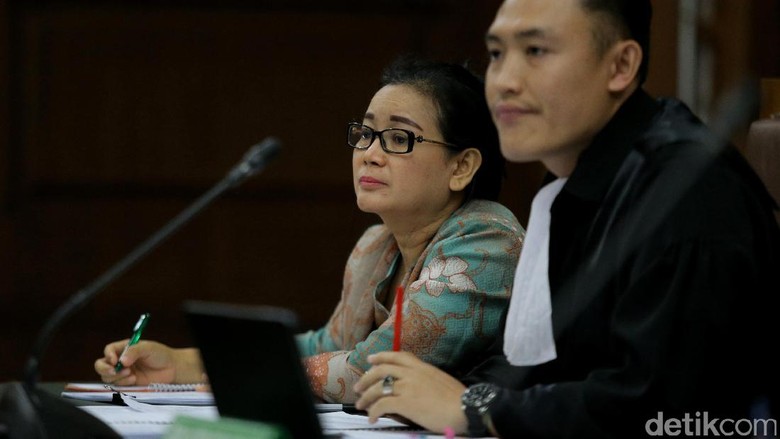 Saksi Akui Serahkan Uang Rp 1 M untuk Miryam Saksi Akui Serahkan Uang Rp 1 M untuk Miryam