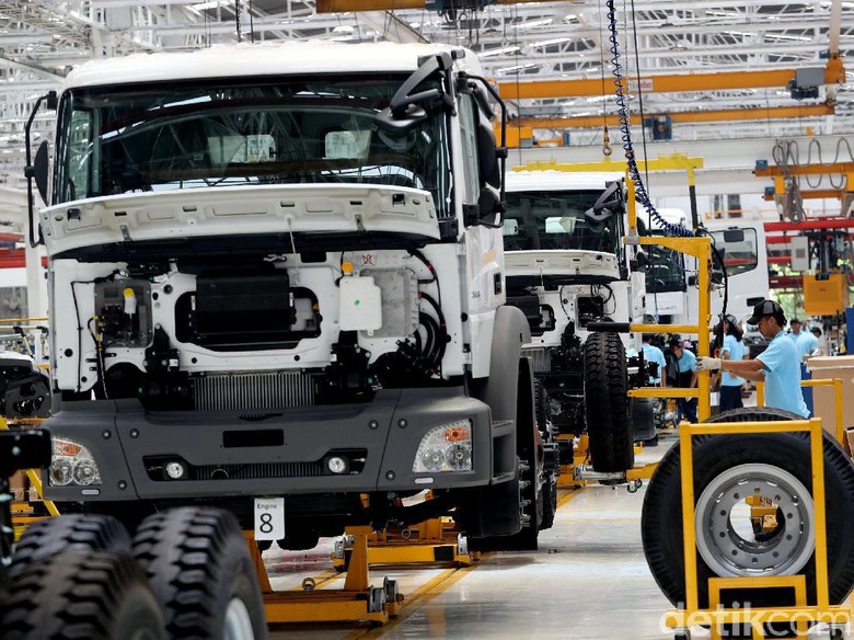 Truk Mercedes-Benz Rakitan Indonesia Belum Punya Harga Jual Truk Mercedes-Benz Rakitan Indonesia Belum Punya Harga Jual