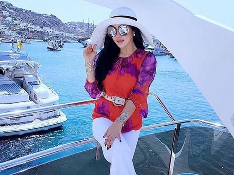 Namanya Dikaitkan Kasus First Travel, Syahrini Tak Terganggu Sama Sekali Namanya Dikaitkan Kasus First Travel, Syahrini Tak Terganggu Sama Sekali