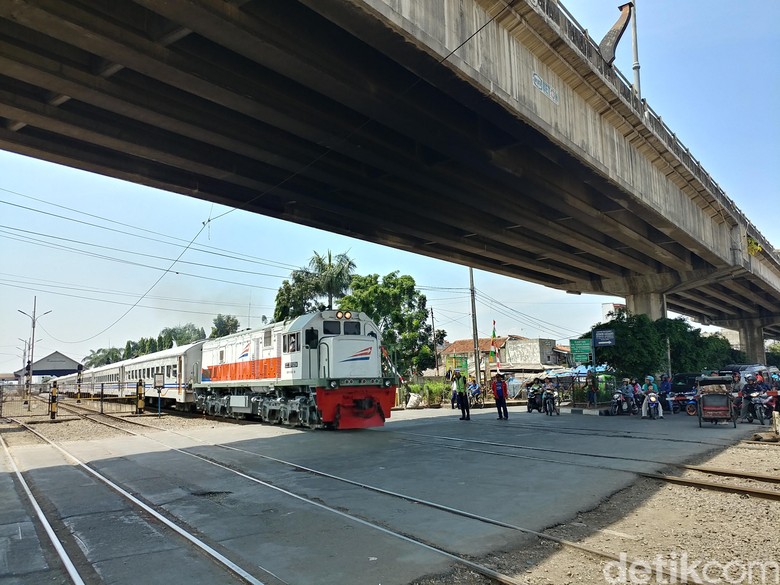 Perlintasan Kereta di Kircon dan Cimindi Ditutup Mulai Desember Perlintasan Kereta di Kircon dan Cimindi Ditutup Mulai Desember