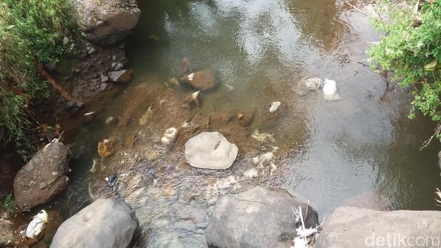 Sungai di Wonosobo yang penuh sampah / 
