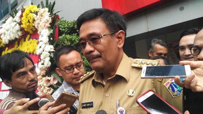 Djarot Minta Warga Tak Adukan Masalah Sepele Melalui Qlue