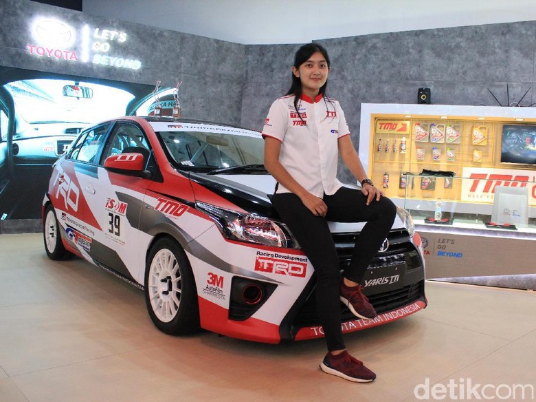 Tips Berkendara Aman ala Pebalap Cantik Alinka Tips Berkendara Aman ala Pebalap Cantik Alinka