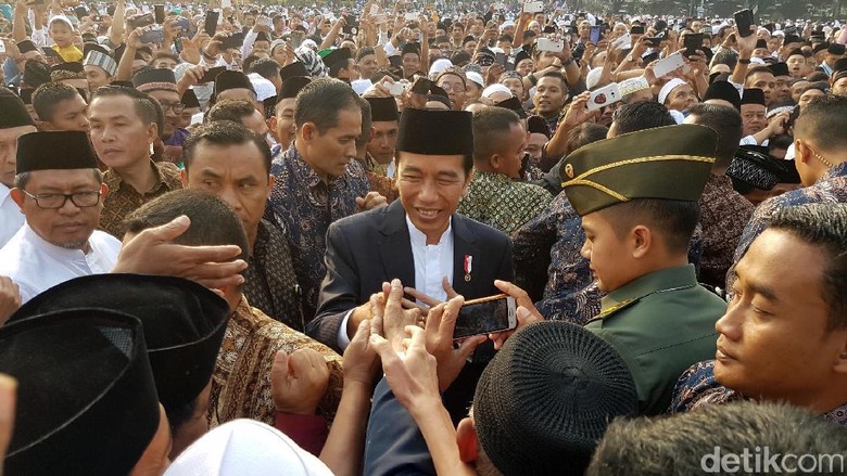Jokowi Minta Ulama dan Ormas Kawal Tahun Politik dengan Baik Jokowi Minta Ulama dan Ormas Kawal Tahun Politik dengan Baik