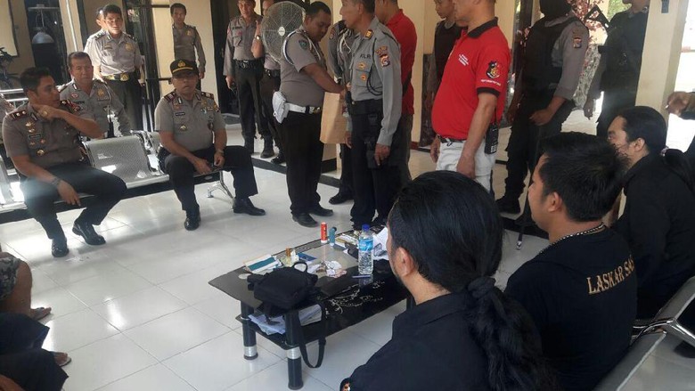 Diduga Lakukan Persekusi, 13 Orang Diamankan di Mataram NTB Diduga Lakukan Persekusi, 13 Orang Diamankan di Mataram NTB