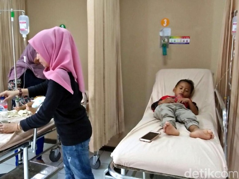 Enam Balita Ikut Jadi Korban Keracunan Sate Kambing di Cicurug Enam Balita Ikut Jadi Korban Keracunan Sate Kambing di Cicurug