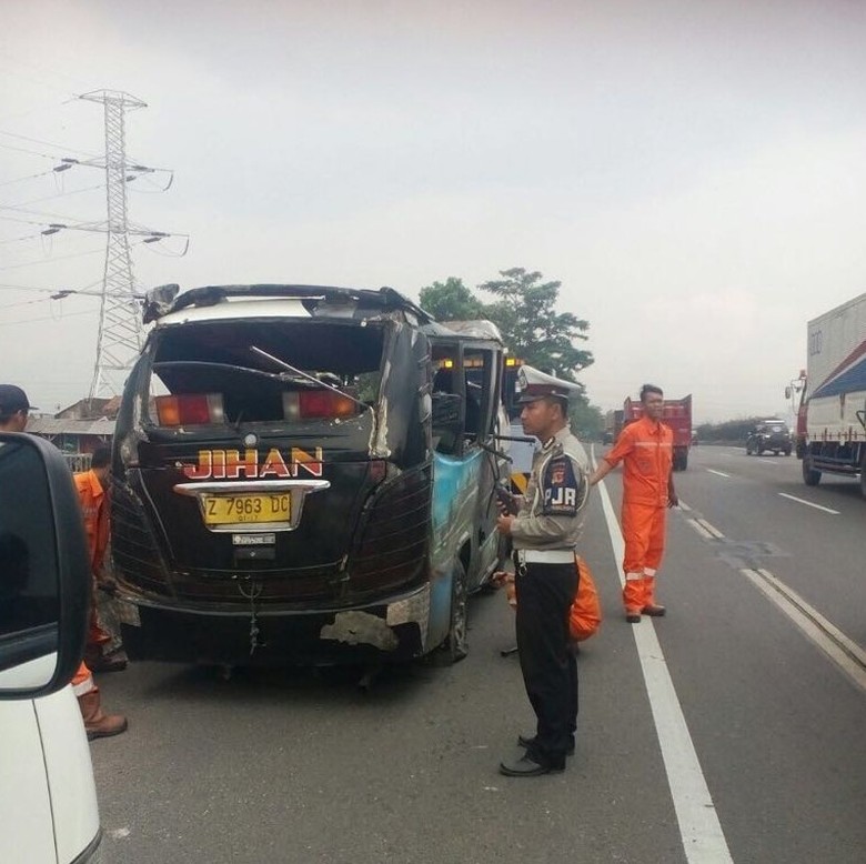 2 Mobil Tabrakan di Tol Purbaleunyi, 1 Orang Tewas 2 Mobil Tabrakan di Tol Purbaleunyi, 1 Orang Tewas