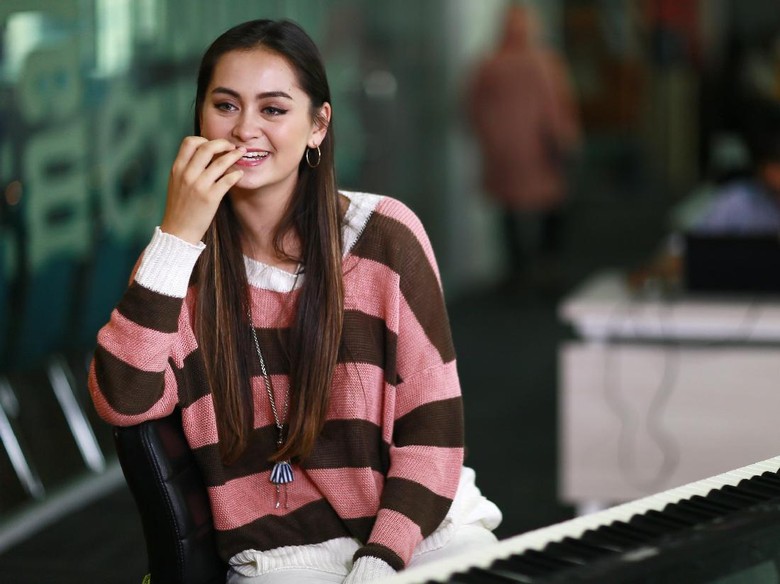 Alasan Jasmine Thompson Hobi Cover Lagu Alasan Jasmine Thompson Hobi Cover Lagu