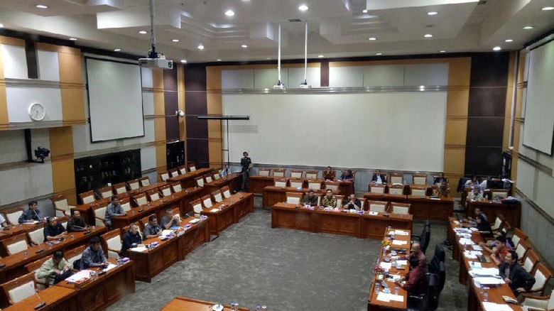 DPR Uji Kelayakan dan Kepatutan 5 Calon Hakim Agung DPR Uji Kelayakan dan Kepatutan 5 Calon Hakim Agung