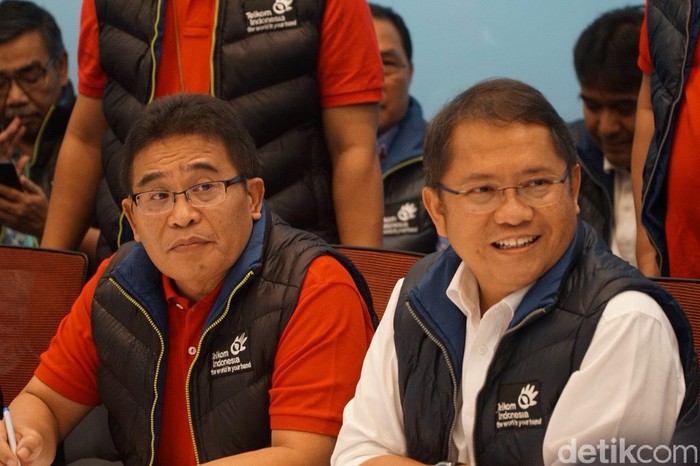 Direktur Utama Telkom Alex J Sinaga bersama Menkominfo Rudiantara (Foto: detikINET/Yudhianto) Direktur Utama Telkom Alex J Sinaga bersama Menkominfo Rudiantara (Foto: detikINET/Yudhianto)
