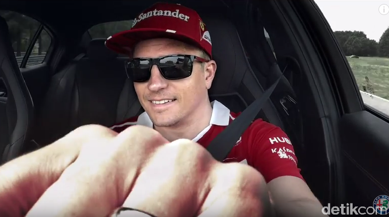 Kimi Raikkonen Pun Tersenyum Saat Mencoba Mobil Sedan Ini Kimi Raikkonen Pun Tersenyum Saat Mencoba Mobil Sedan Ini