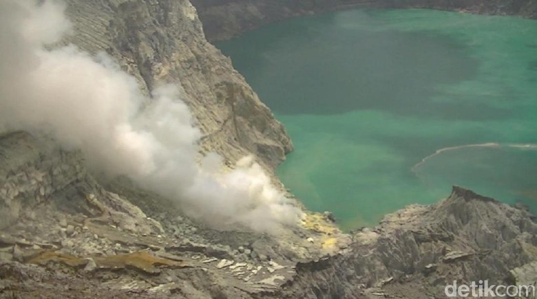 Keterlaluan! Enam Aki Alat Pendeteksi Gunung Ijen Hilang Keterlaluan! Enam Aki Alat Pendeteksi Gunung Ijen Hilang