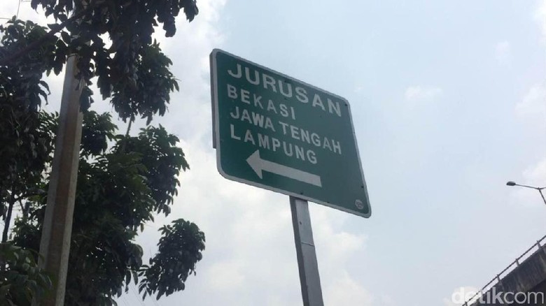Rambu Bikin Bingung di Jaktim: ke Lampung Diarahkan Lewat Pantura Rambu Bikin Bingung di Jaktim: ke Lampung Diarahkan Lewat Pantura