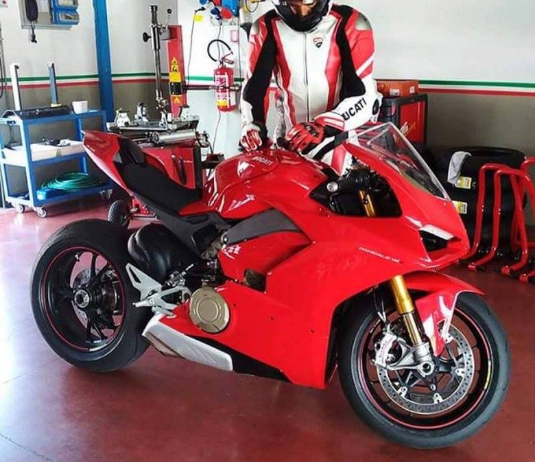 Begini Bocoran Motor Bermesin V4 dari Ducati Begini Bocoran Motor Bermesin V4 dari Ducati