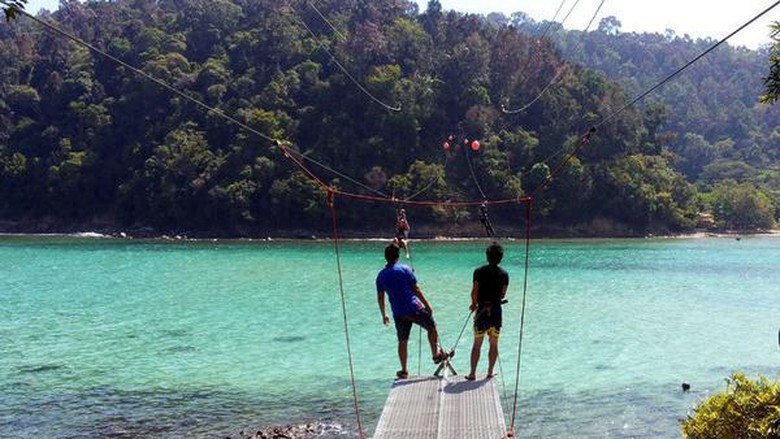 Foto: Flying fox di Tunku Abdul Rahman Park (Silvia/detikTravel) Foto: Flying fox di Tunku Abdul Rahman Park (Silvia/detikTravel)