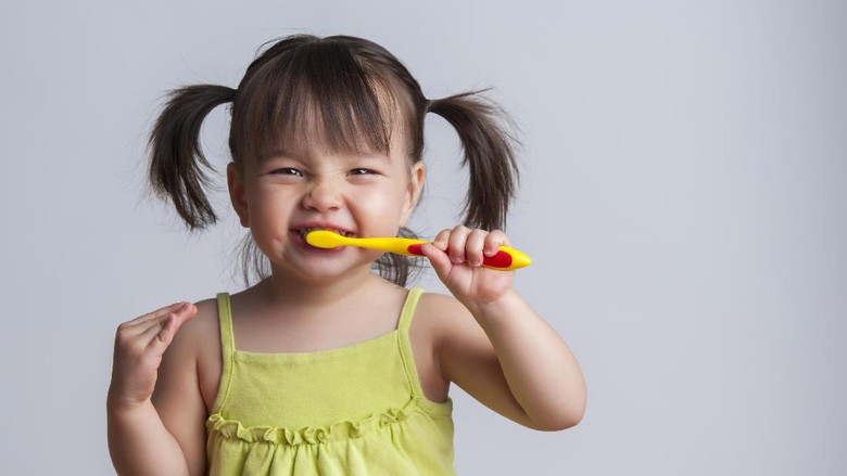 Ilustrasi anak gosok gigi/ Foto: thinkstock Ilustrasi anak gosok gigi/ Foto: thinkstock