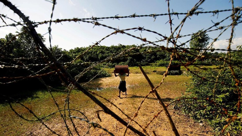 3 Warga Rohingya Tewas Kena Ranjau Saat Akan Mengungsi 3 Warga Rohingya Tewas Kena Ranjau Saat Akan Mengungsi