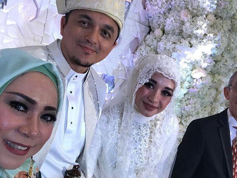 Komentari Makeup Nikah Laudya Cynthia Bella, Netizen: Salah Pilih Perias? Komentari Makeup Nikah Laudya Cynthia Bella, Netizen: Salah Pilih Perias?