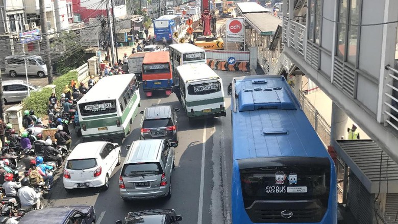 Warga Jabodetabek Kena Macet 3,5 Jam Tiap Hari, Kotanya Rugi Rp 39 T Warga Jabodetabek Kena Macet 3,5 Jam Tiap Hari, Kotanya Rugi Rp 39 T