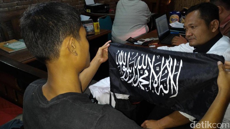 Takut Ditilang, 2 Peserta Aksi Rohingya Tabrak Polisi di Boyolali Takut Ditilang, 2 Peserta Aksi Rohingya Tabrak Polisi di Boyolali