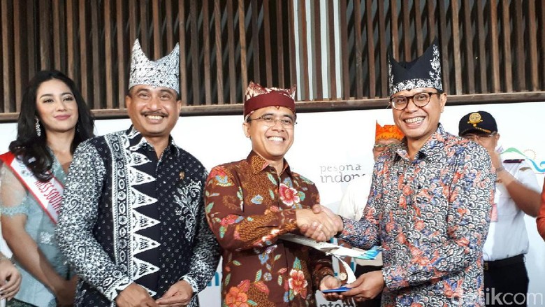 Foto: Peresmian penerbangan perdana Garuda Indonesia rute Jakarta-Banyuwangi (Putri Akmal/detikTravel) Foto: Peresmian penerbangan perdana Garuda Indonesia rute Jakarta-Banyuwangi (Putri Akmal/detikTravel)