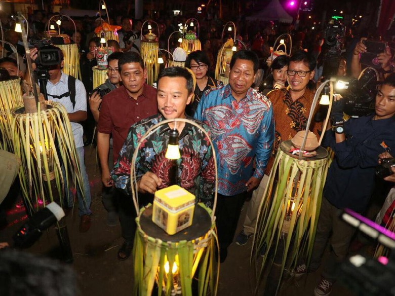 Menpora Hadiri Tirakatan Puncak Perayaan Haornas Menpora Hadiri Tirakatan Puncak Perayaan Haornas