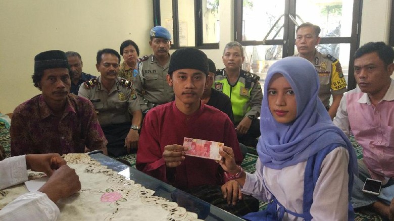 Kisah Tahanan Pencuri Kabel Menikah dengan Mahar Rp 100 Ribu Kisah Tahanan Pencuri Kabel Menikah dengan Mahar Rp 100 Ribu