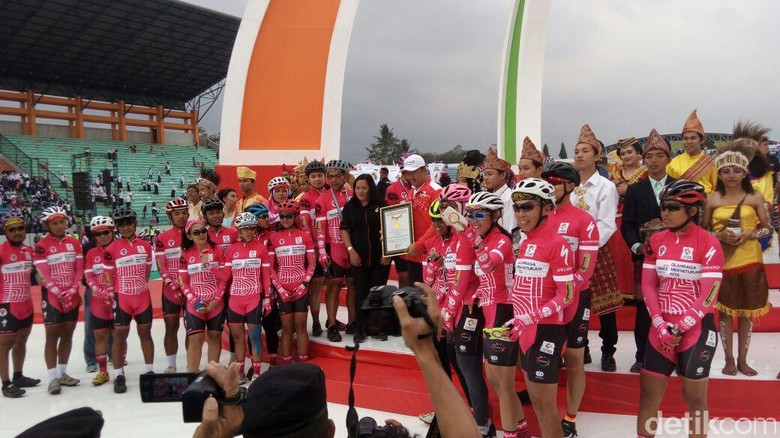 Menpora Dapat Rekor untuk Kegiatan Gowes dari Sabang sampai Magelang Menpora Dapat Rekor untuk Kegiatan Gowes dari Sabang sampai Magelang