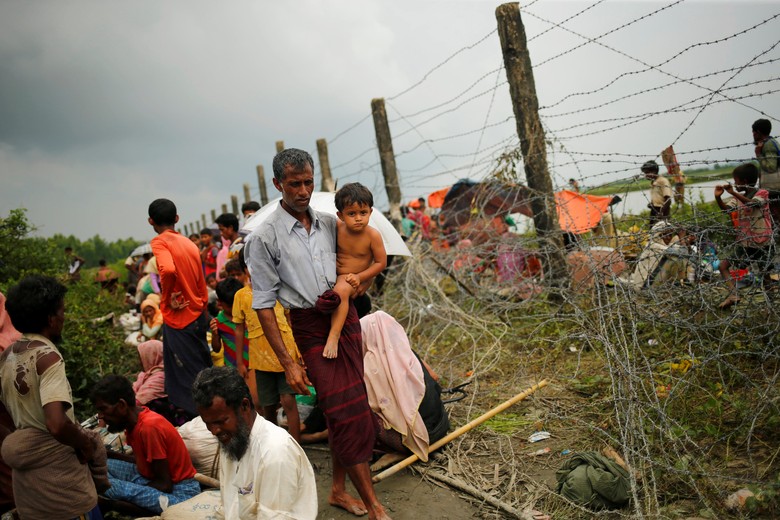 Mensos Apresiasi LSM yang Salurkan Bantuan untuk Rohingya Mensos Apresiasi LSM yang Salurkan Bantuan untuk Rohingya