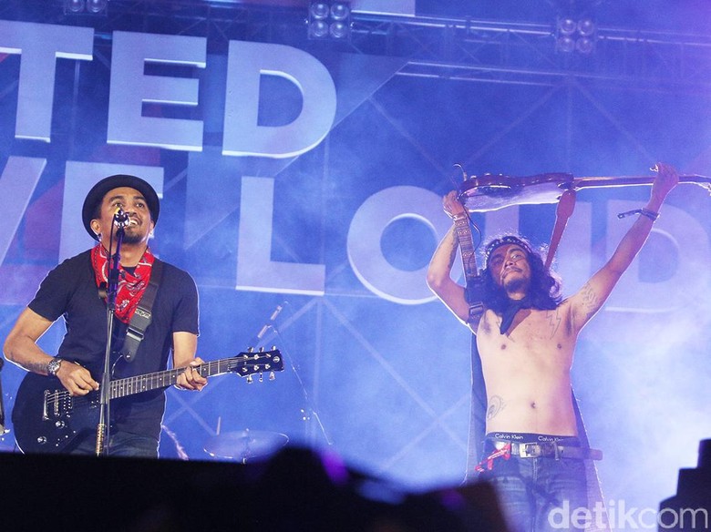 Tompi dan Kelompok Penerbang Roket Akan Temani Glenn Fredly di Konser Tompi dan Kelompok Penerbang Roket Akan Temani Glenn Fredly di Konser