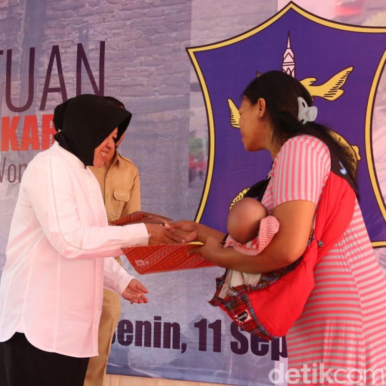 Risma Pulangkan 83 PMKS dari Berbagai Daerah Risma Pulangkan 83 PMKS dari Berbagai Daerah
