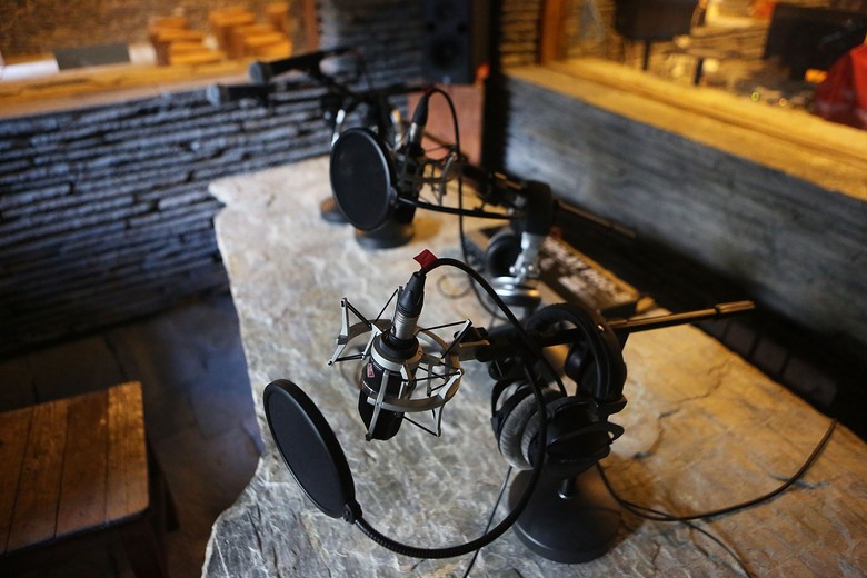 Musik dan Radio Adalah Simbiosis Mutualisme Musik dan Radio Adalah Simbiosis Mutualisme