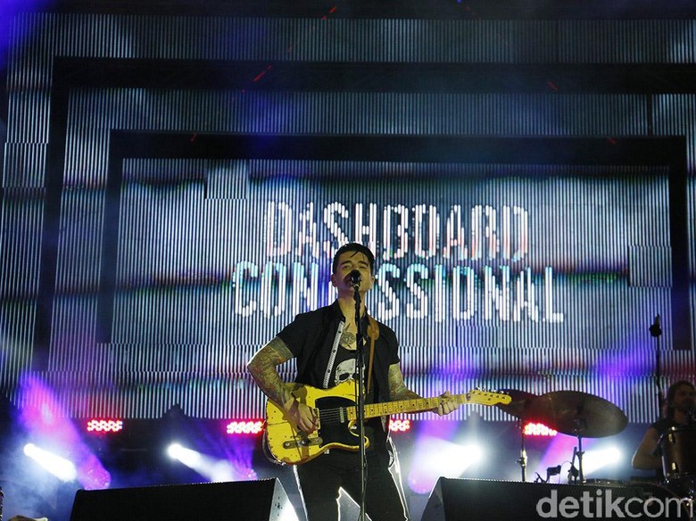 Dashboard Confessional Kirimkan Orang Suci dari Bali untuk Korban Badai Dashboard Confessional Kirimkan Orang Suci dari Bali untuk Korban Badai