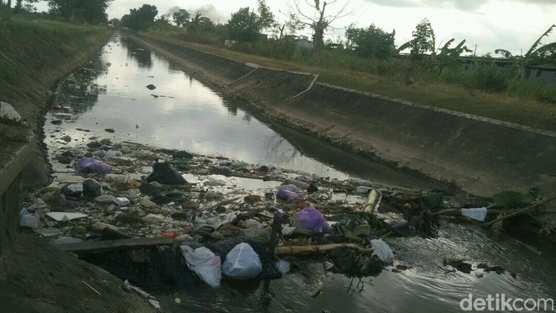 Selokan Mataram di Yogya Sarat Nilai Sejarah Justru Dipenuhi Sampah Selokan Mataram di Yogya Sarat Nilai Sejarah Justru Dipenuhi Sampah