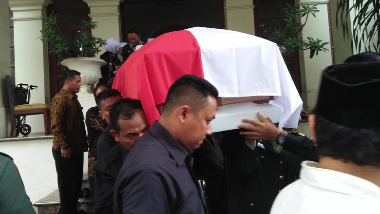 Jenazah Istri Hamzah Haz Dibawa ke Bogor Jenazah Istri Hamzah Haz Dibawa ke Bogor