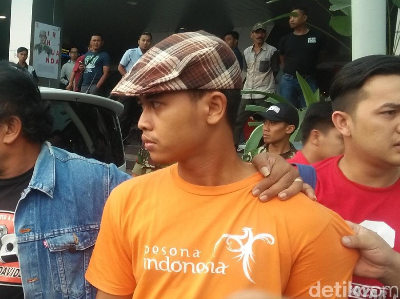 Aksi Dodik Hina Iriana: Garang di Medsos hingga Diciduk Polisi Aksi Dodik Hina Iriana: Garang di Medsos hingga Diciduk Polisi
