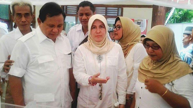 Asma Dewi Pernah Foto Bareng Prabowo, Ini Penjelasan Gerindra Asma Dewi Pernah Foto Bareng Prabowo, Ini Penjelasan Gerindra