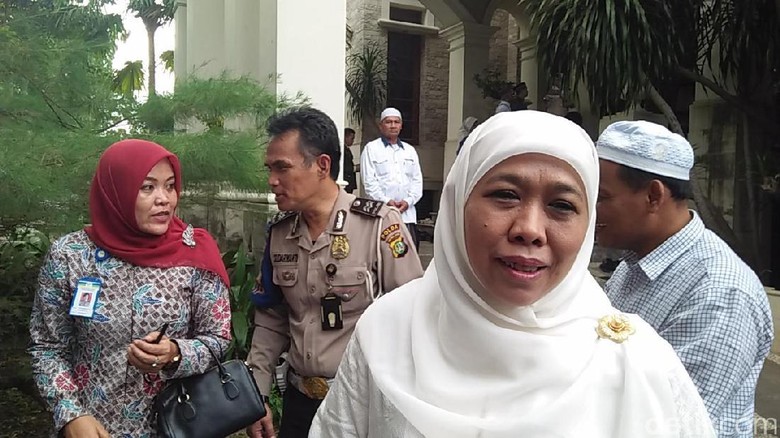 Mensos Khofifah Kenang Kedekatan dengan Istri Hamzah Haz Mensos Khofifah Kenang Kedekatan dengan Istri Hamzah Haz