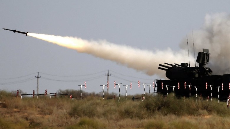 Teka-teki Latihan Militer Besar-besaran Rusia Teka-teki Latihan Militer Besar-besaran Rusia