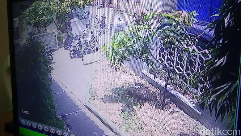 Tega Banget, Pria Ini Curi Motor Jemaah yang Sedang Salat di Masjid Tega Banget, Pria Ini Curi Motor Jemaah yang Sedang Salat di Masjid